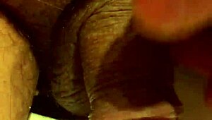 Piroca mole no banheirao, stroking that monster cock 😏