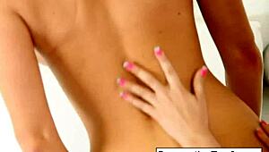 watch samantha and vanessa cage finger?