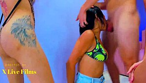 Malý děvky v řadě cucají čurák