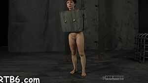 뜨거운 슬레이브, 내가 최고의 블로우잡 주는 거 볼래? 어떻게 좋아하는지 말해!