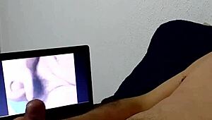 Gay Cumshot in Intense Scene