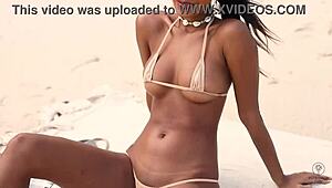 putri cinta flashes her perfect round tits in public! she shows her naked ass outdoors.