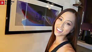 섹시 아시안 알렉시아 안데르스가 호텔에서 중국 자지를 꿀꺽 삼켜