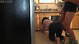 계모의 털난 엉덩이에 거대한 정액 뿌렸어, 와! 계모 정액 뿌리기