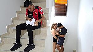 La Novia De Mi Mejor Amigo Me Chupa Muy Bien La Polla Mientras Él Está Ocupado!