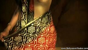 This indian beauty gives a solo massage, revealing her mystery.