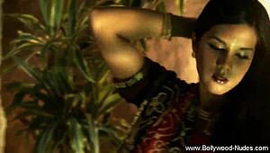 This indian beauty gives a solo massage, revealing her mystery.