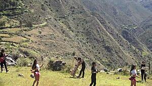 Peruvian Dancers Showcase Sexy Latina Moves