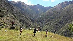 Peruvian Dancers Showcase Sexy Latina Moves