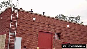 Kelly Madison flashes outdoors 😍