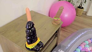 MILF tetek besar nak kongkek Zlata Shine trailer 3