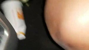 بتستمتع بمص الزب الأسود الشهي ده