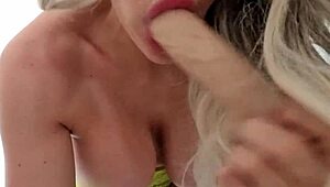 Vends-ta-culotte - belle amatrice fran�aise tr�s chaude samuse avec un gode - sexygiulia