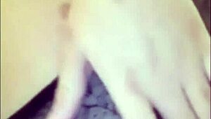 中国少女18+ 18+ 来自AsianHunter俱乐部的Lyn在夜间跳舞时用她美味的奶子挑逗。