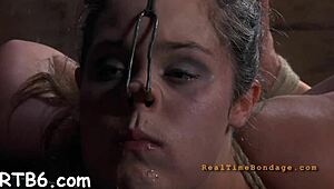 עינויי עבדות! צפה בעבדת כוס צרה סובלת מזיון קשה בעגינה!