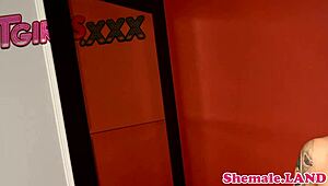 Bathing shemale solo pleasures herself with jerking off 😏