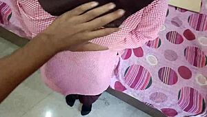 देखा डेसी स्टूडेंट ने यूनिफॉर्म में टीचर को चोदा?