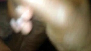 Puta ebony amateur follada en coño a lo perrito doblada