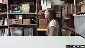 Shoplifting teen Summer Brooks caught in a risky oral deal