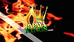 Jebal jsem Nataly v šatně, dráždil jsem ji orálem.