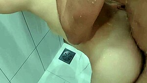 Comendo Minha Esposa no Banheiro - Surprising Twist Awaits