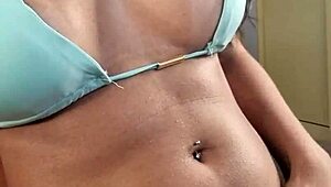 gostosa tarada acordou com vontade de dar o cuzinho e terminou levando gozada na buceta completo no re