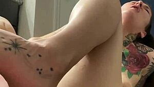 squirting babe drenches her toes while playing with a buzzing vibrator.