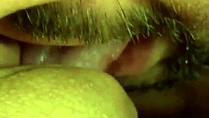 WIR BEIDE AUF DEM ESSTISCH IN VERSCHIEDENEN STELLUNGEN ICH LECK IHRE GEILE MUSCHI SPERMA LÄUFT AUS IHRER GEILEN FOTZE!