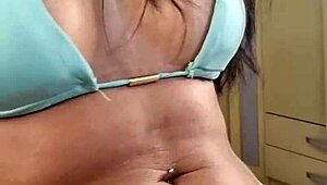 gostosa tarada acordou com vontade de dar o cuzinho e terminou levando gozada na buceta completo no re