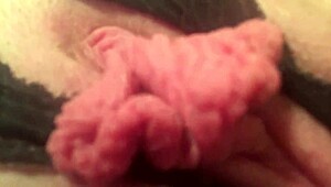 watch greluda stretch that grelo close-up