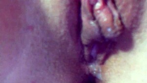 Pussy Cumshot With Vibrator In Bedroom