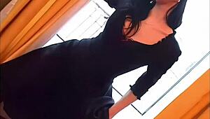 Aku tak boleh lupa tetek besar Katie Fey dalam klip mandi