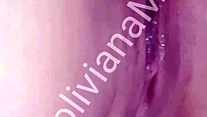 Latina mete berenjena en coño en videollamada del sitio Boliviana Mimi