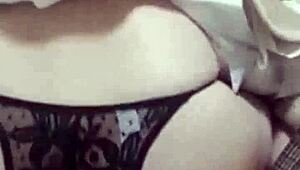 爱鸟公主-看到小姐姐骚逼痒了，小哥哥果断上前帮忙