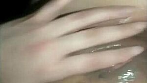 Küçük orospu sikimi sıkı kıçına alıyor 😈