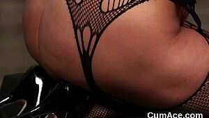 frisky bombshell swallows every drop of cumshot 😜