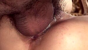 日本主妇Lina Aishima在无码群交中疯狂。