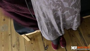 Hej, vill du se denna horny hemmaknull med lilla 18+ Jezzi Cat?