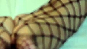 morena gets cum on her feet