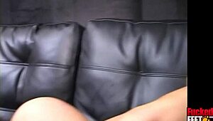 ستريبر ساخنة كاندي تمزق هدومها تحلب زب بقدميها الزيتية