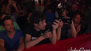 젠다, 큰 젖 스페인 틴 18+, 공공에서 세게 박음