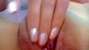 horny teen masturbates wet vagina and sends to naughty neighbor 😏