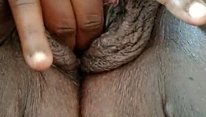 Ajwet ıslak am duygularını amatör mastürbasyonla keşfediyor