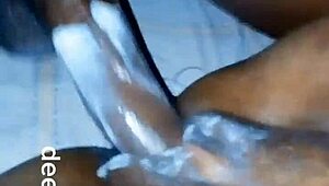 Okul sevgilimin vahşi hareketleriyle sert boşalmak için çaresizim!