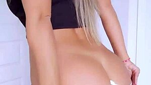 Lexisstar Unleashes Wild Chat Action in Pierre Panties on May 15 2023