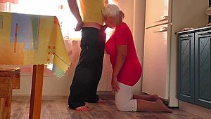 Stepmom with big ass sucks dick so good in kitchen! 😜
