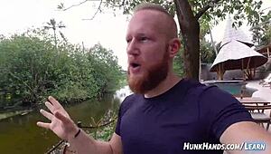 이국적인 학생이 거친 첫 경험 클로즈업 탐험. 그녀가 분출할까?