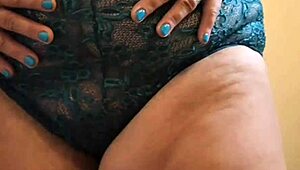 Oh man, I can’t believe this hot granny squirts so close up!