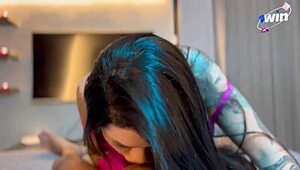 Morena gostosa chupando a rola do safado que gozou na sua boca!