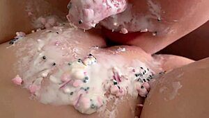 继母为继子18岁生日惊喜烤蛋糕